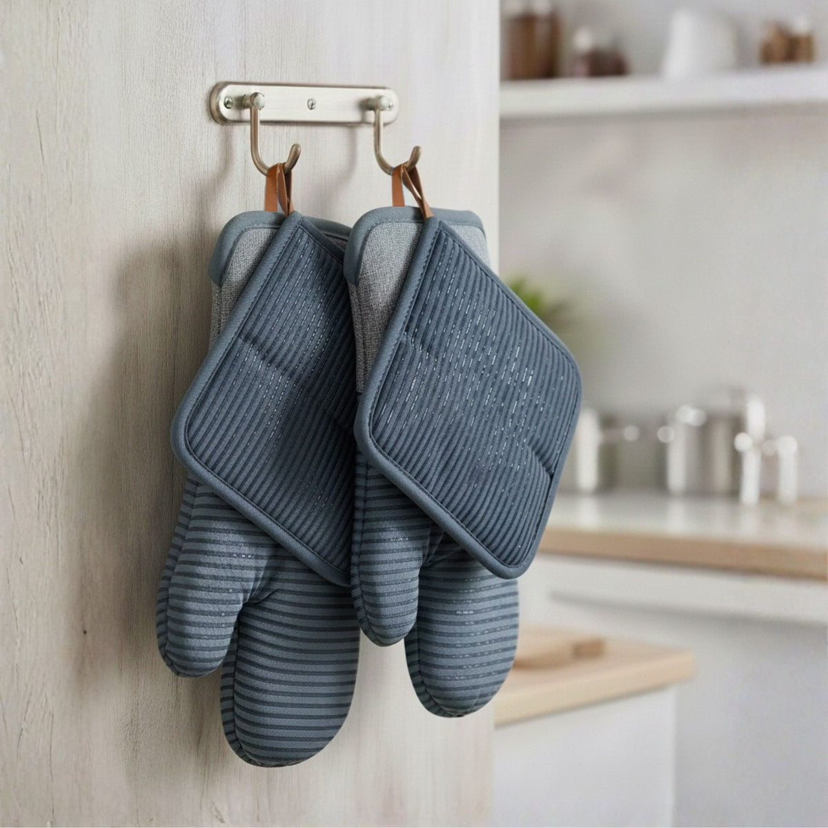 7-Piece Kitchen Heat Protection Set (Oven Mitts, Potholders, and Trivets)